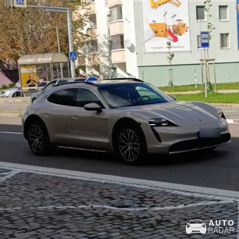 Porsche Taycan 4 Cross Turismo spotted in Okres Znojmo, Czechia