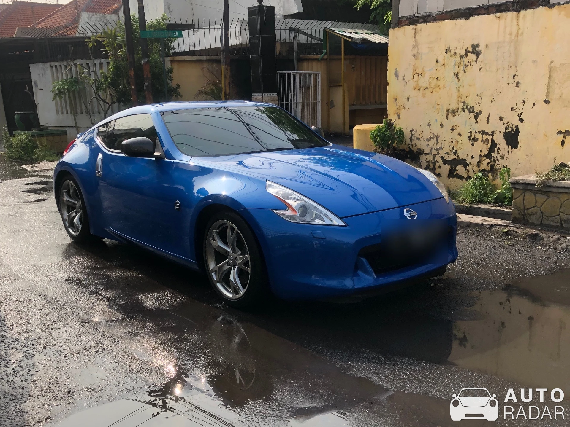 Nissan 350Z spotted in Surabaya, Indonesia