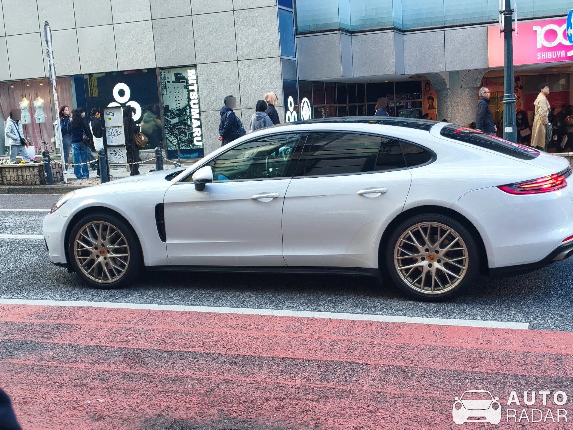 Porsche Panamera GTS spotted in 渋谷区, 日本