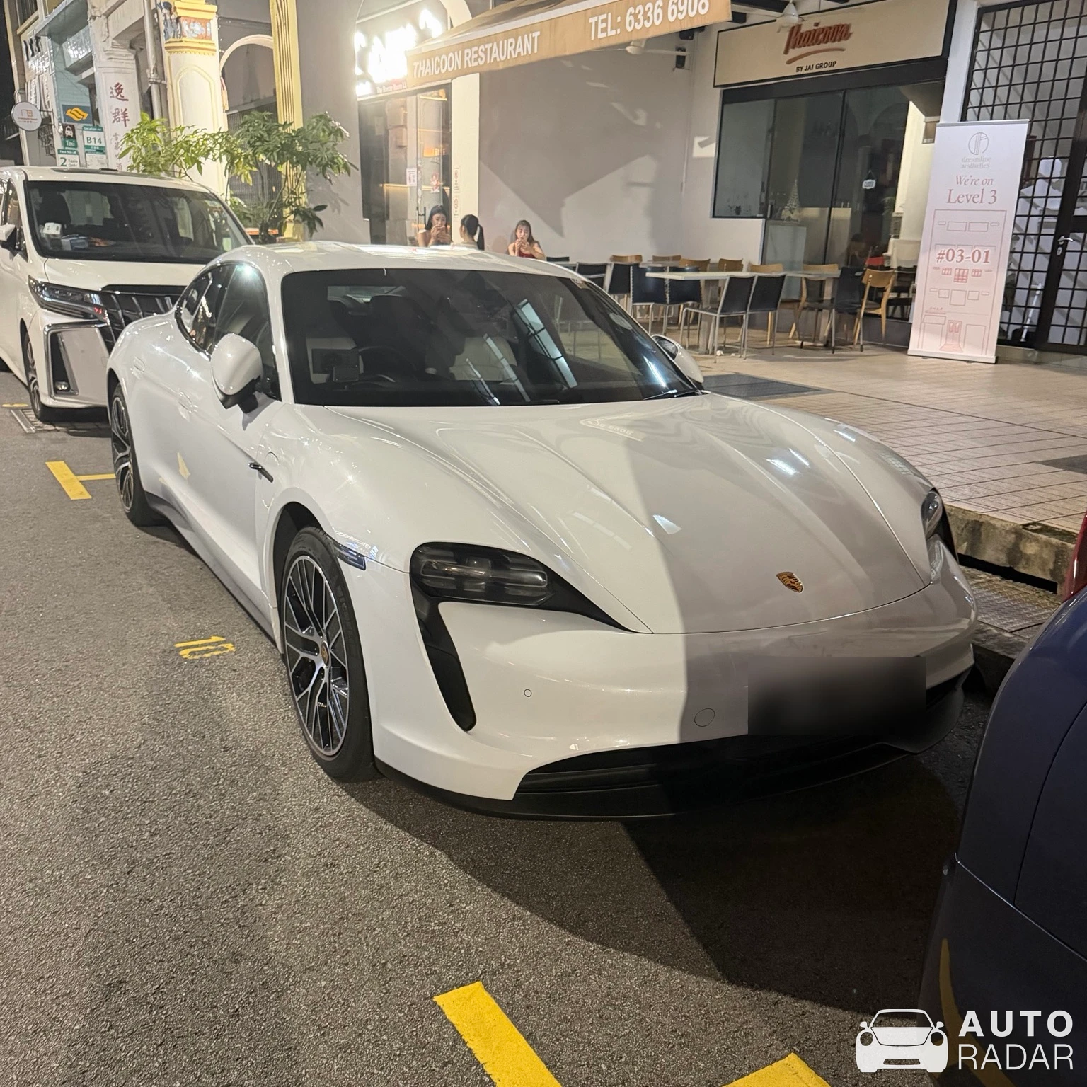 Porsche Taycan spotted in Singapore, 싱가포르