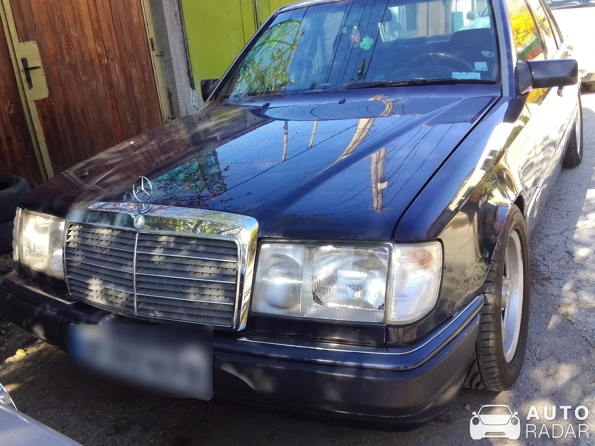 Mercedes-Benz 230E W123 spotted in Русе, България