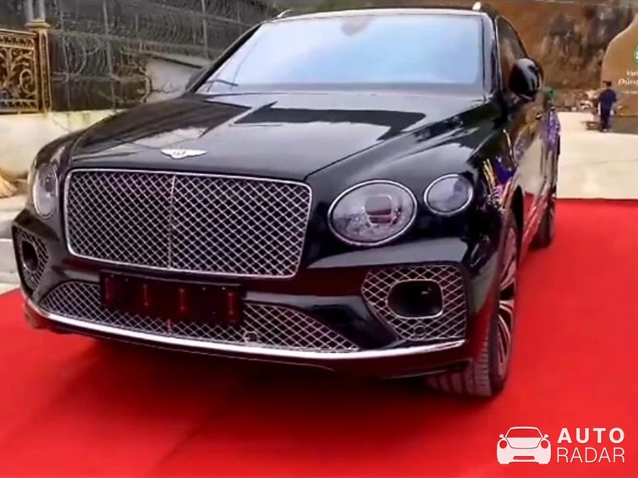 Bentley Bentayga EWB spotted in Thành phố Hòa Bình