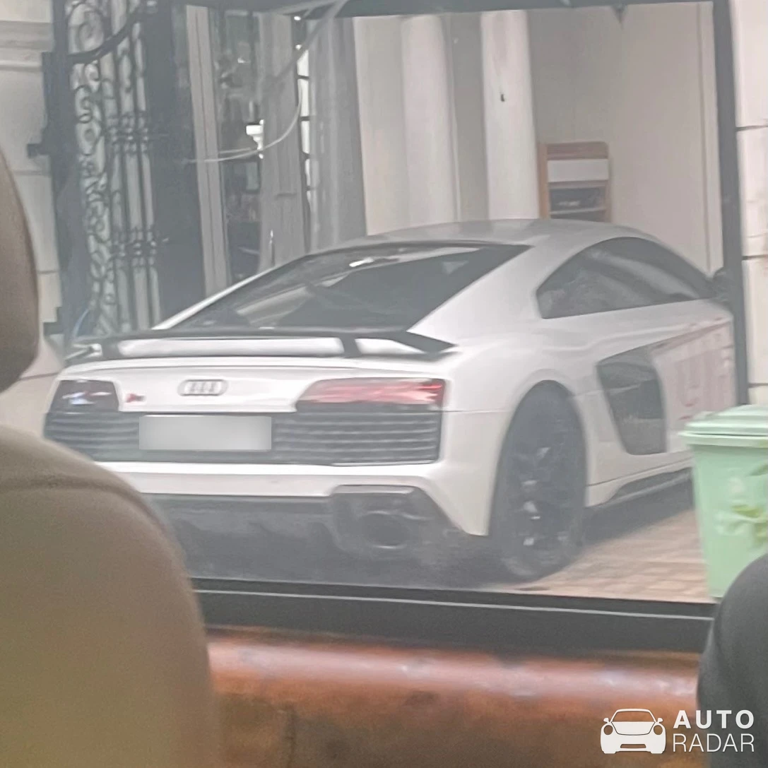 Audi R8 V10 spotted in Long Biên, Vietnam