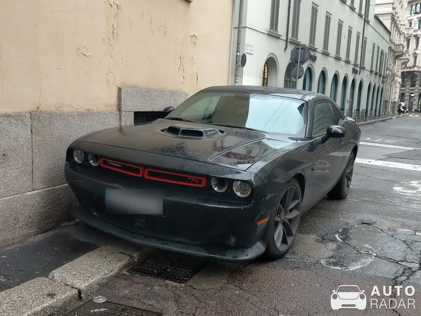 Dodge Challenger R/T spotted in Milano, Italy