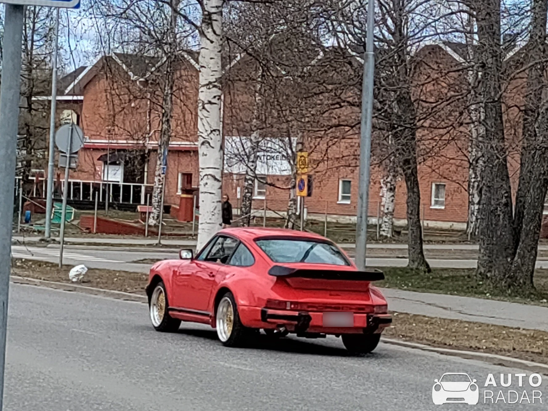 Porsche 911 Turbo 3.3 spotted in Joensuu