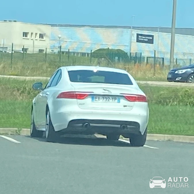 Jaguar XF 2015 spotted in Pruniers-en-Sologne