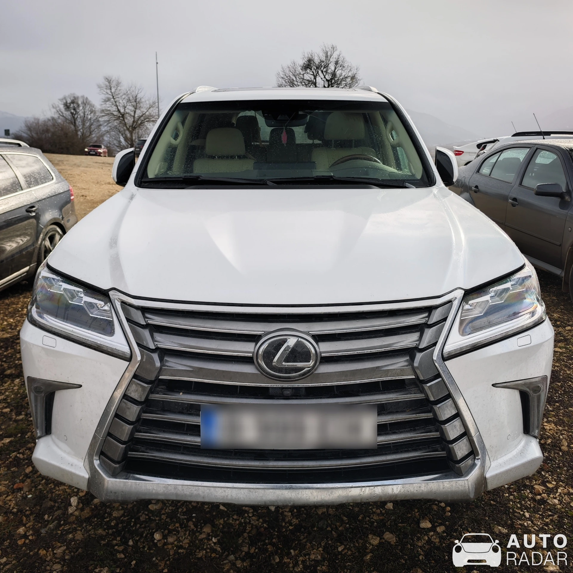 Lexus LX 570 spotted in Vulcan, Romania
