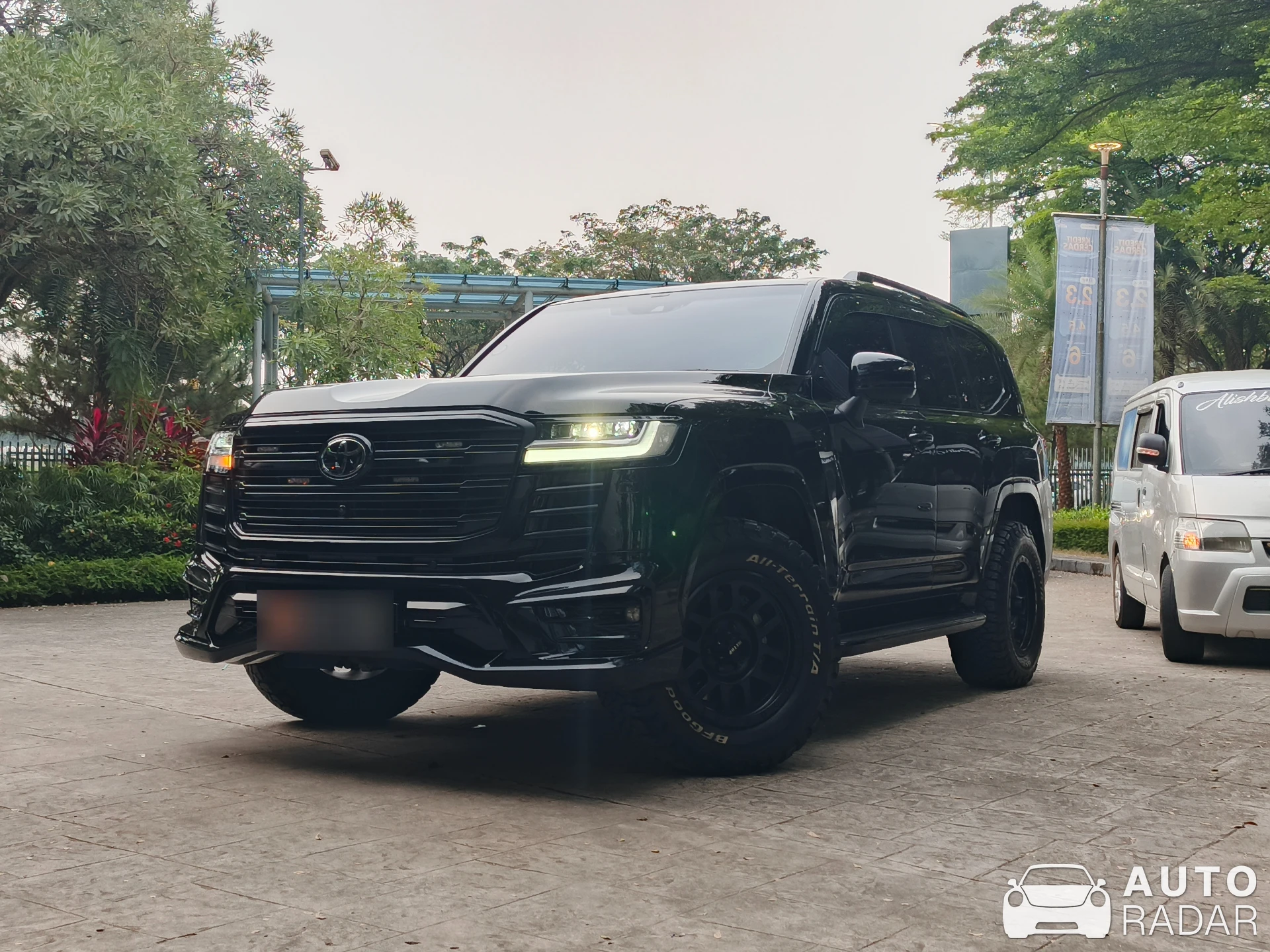Toyota Land Cruiser 300 Series 2022 spotted in Tangerang
