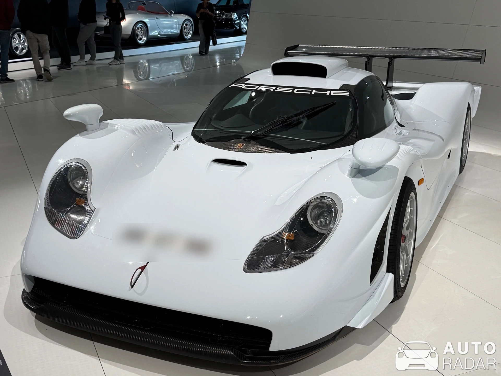 Porsche 996 GT1 Straßenversion spotted in Stuttgart, Германия