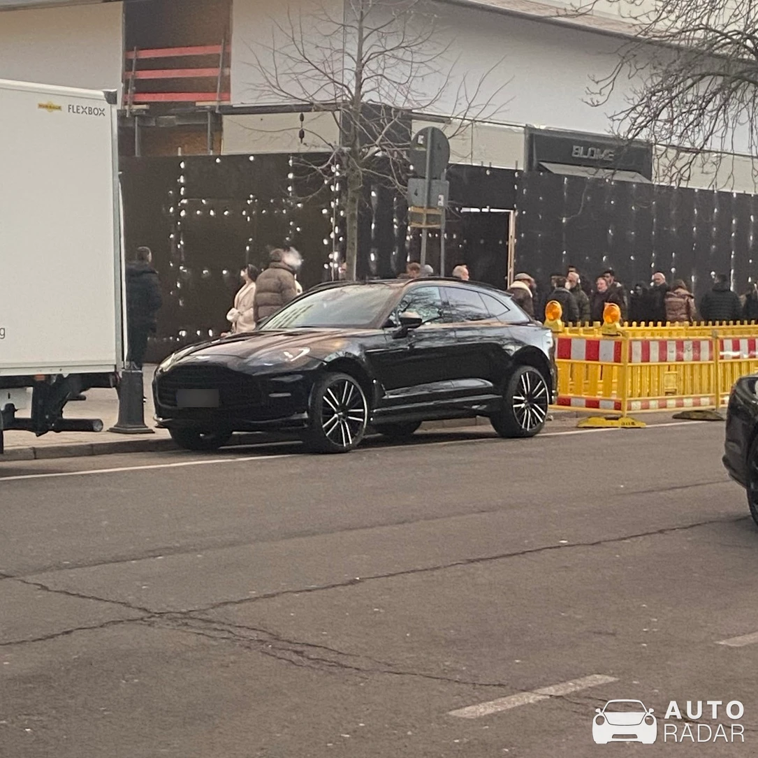 Aston Martin DBX spotted in Düsseldorf, Deutschland