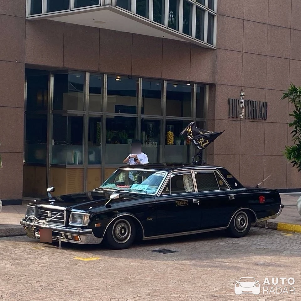 Toyota Century G40 spotted in Singapore