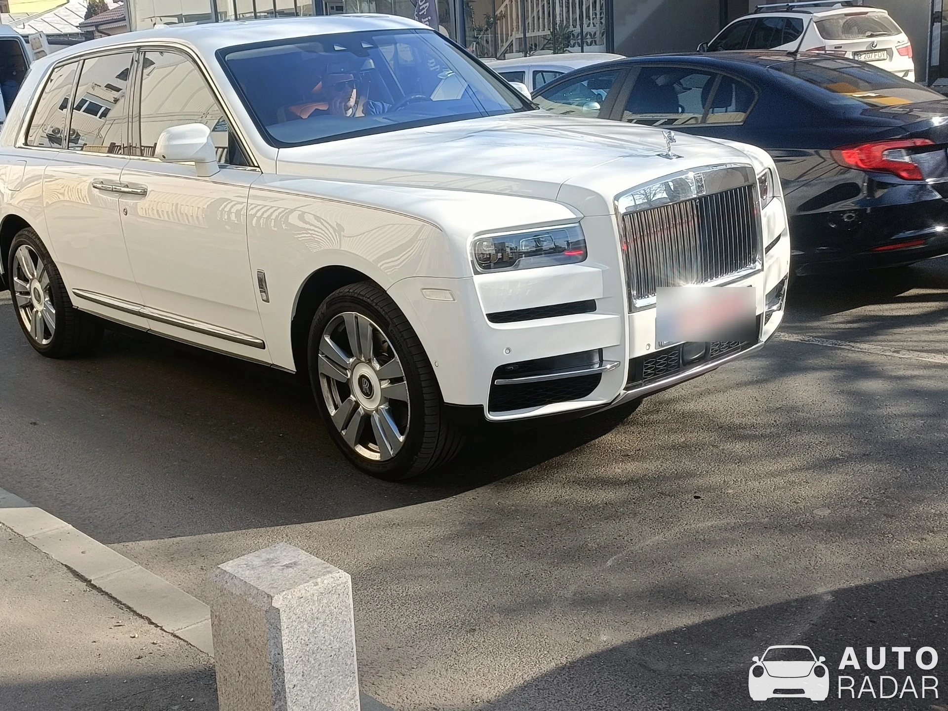 Rolls-Royce Cullinan spotted in Popești-Leordeni, Romania