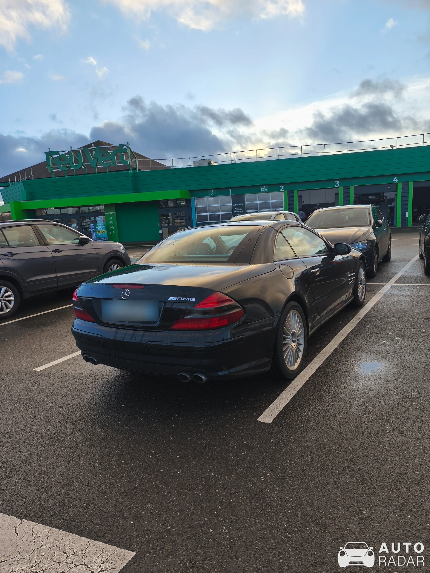 Mercedes-Benz SL 55 AMG R230 spotted in Saint-Martin-des-Champs, France