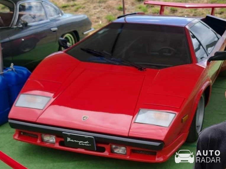 Lamborghini Countach 5000 Quattrovalvole spotted in Alajuela