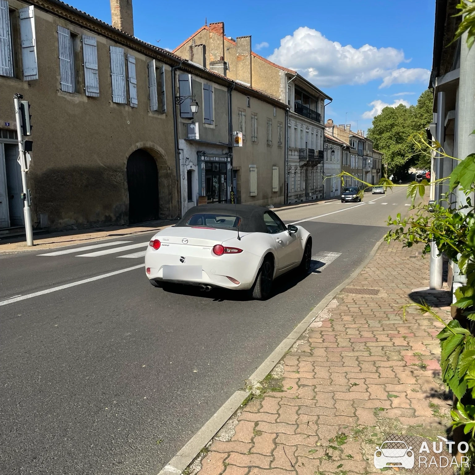 Mazda MX-5 spotted in Mirande