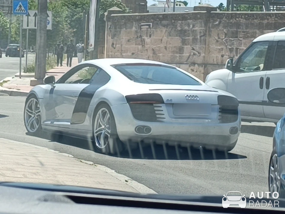 Audi R8 spotted in Lecce