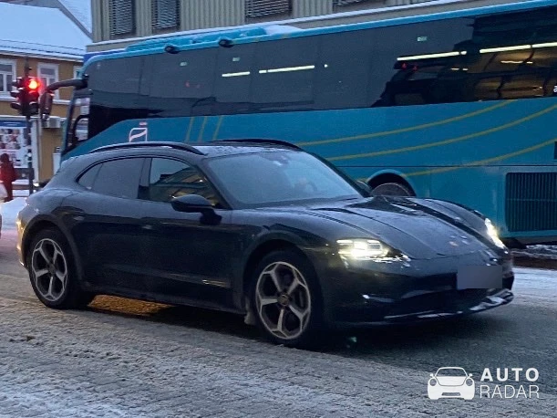 Porsche Taycan 4 Cross Turismo spotted in Trondheim, Norge