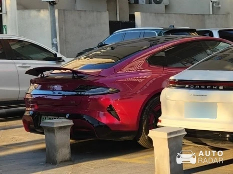 Xiaomi SU7 spotted in Xiamen Shi