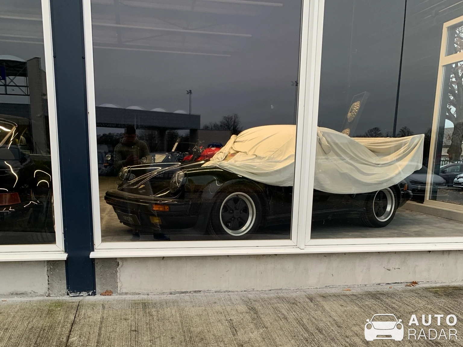 Porsche 930 Turbo spotted in Serres-Castet, Franţa