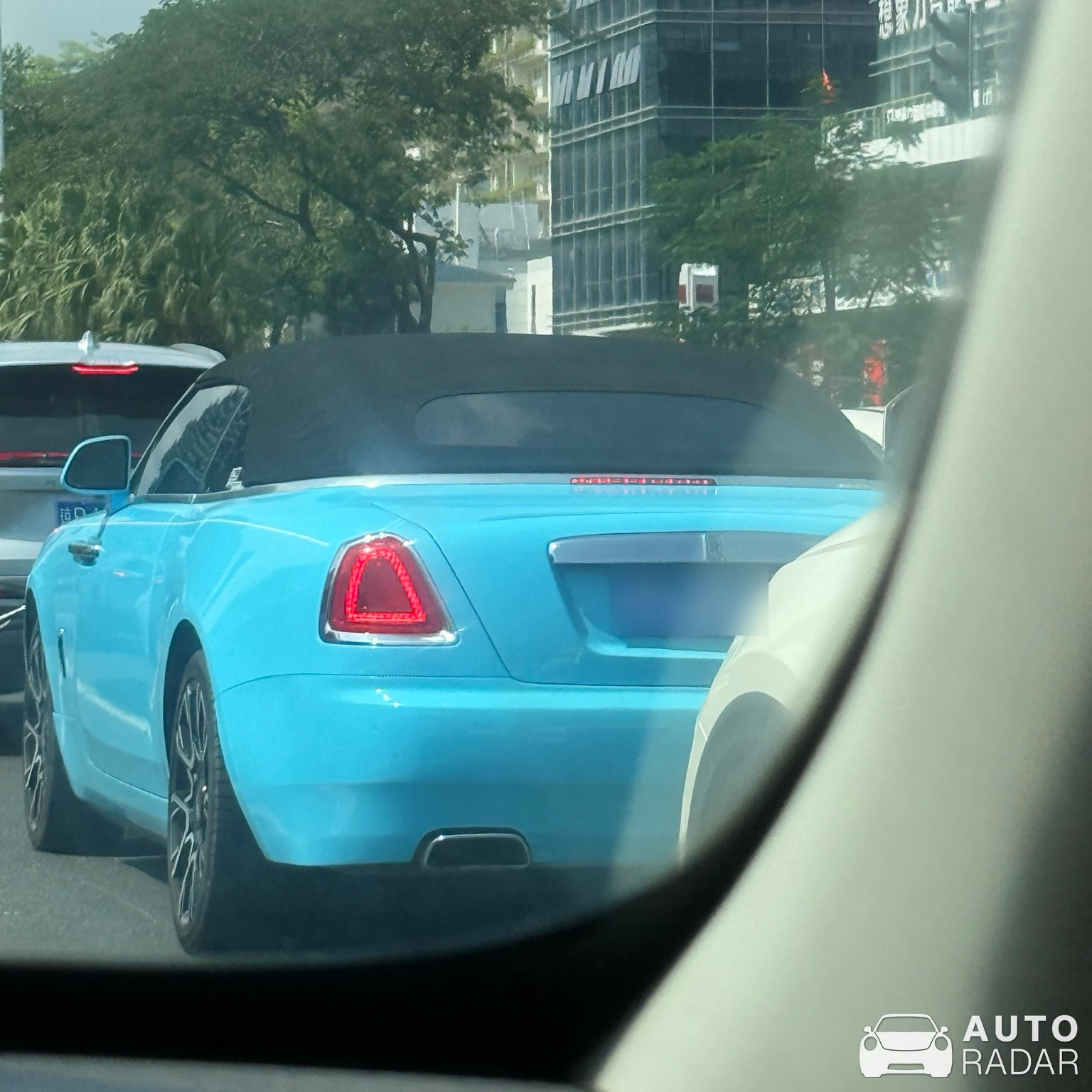 Rolls-Royce Dawn Black Badge spotted in San Ya Shi