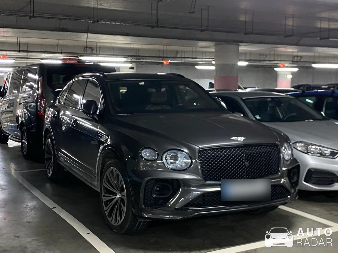 Bentley Bentayga V8 2021 First Edition spotted in Moreira