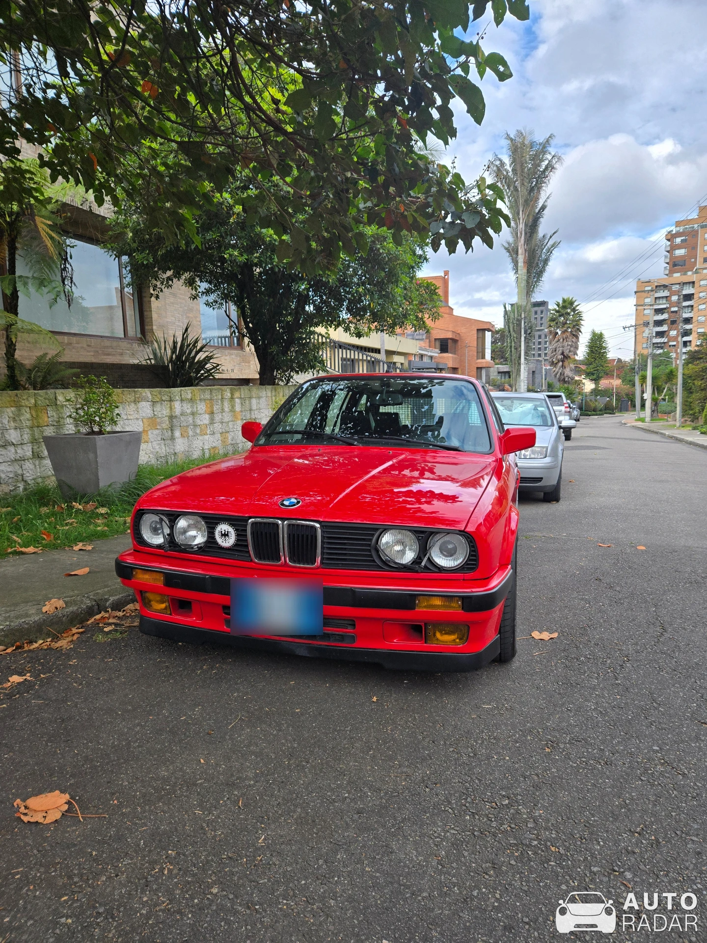 BMW 3 series E30 Touring spotted in Bogotá