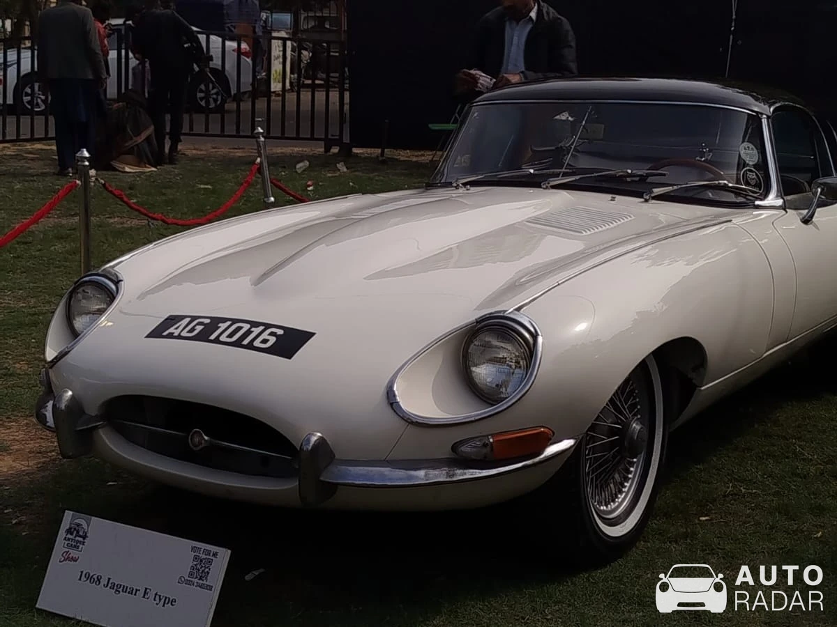 Jaguar E-Type spotted in Karachi, Pakistan