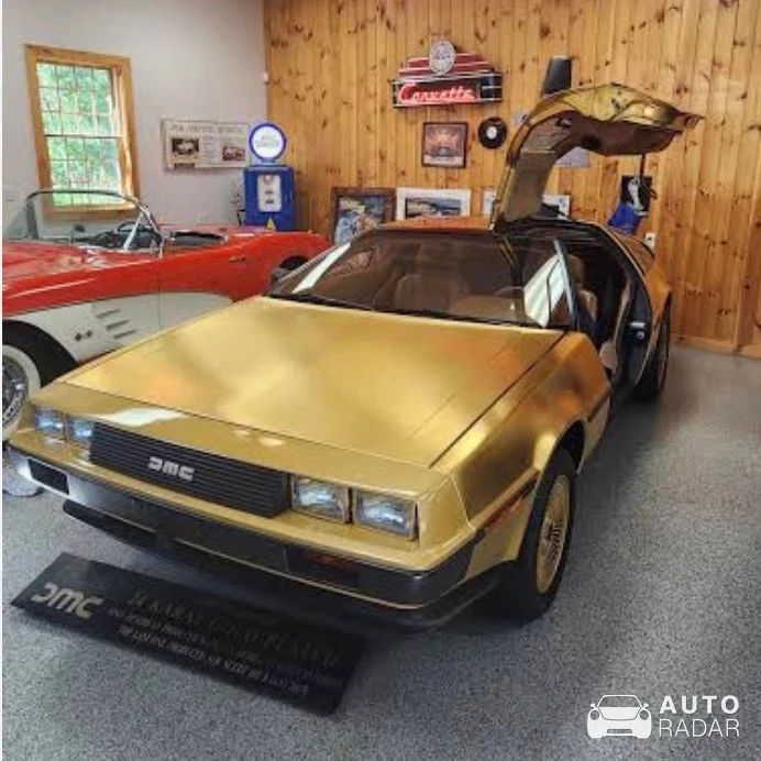 DeLorean DMC-12 Golden Dream spotted in Santa Giustina