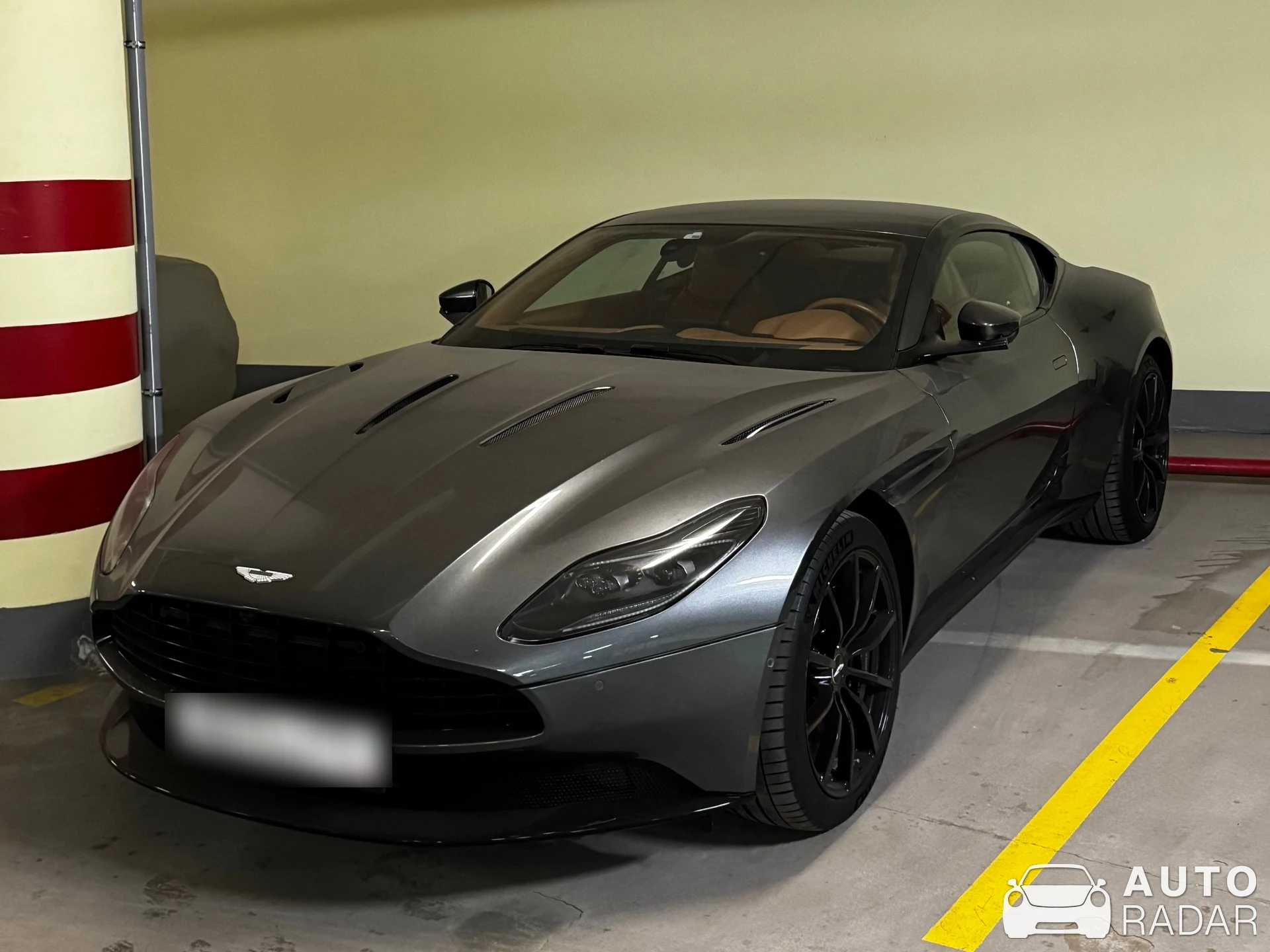 Aston Martin DB11 spotted in Москва, Россия