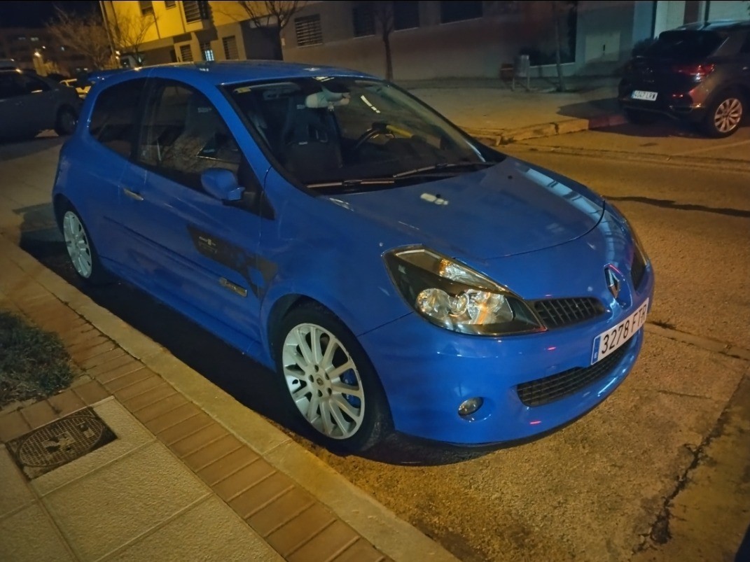 Renault Clio RS F1 Team R27
