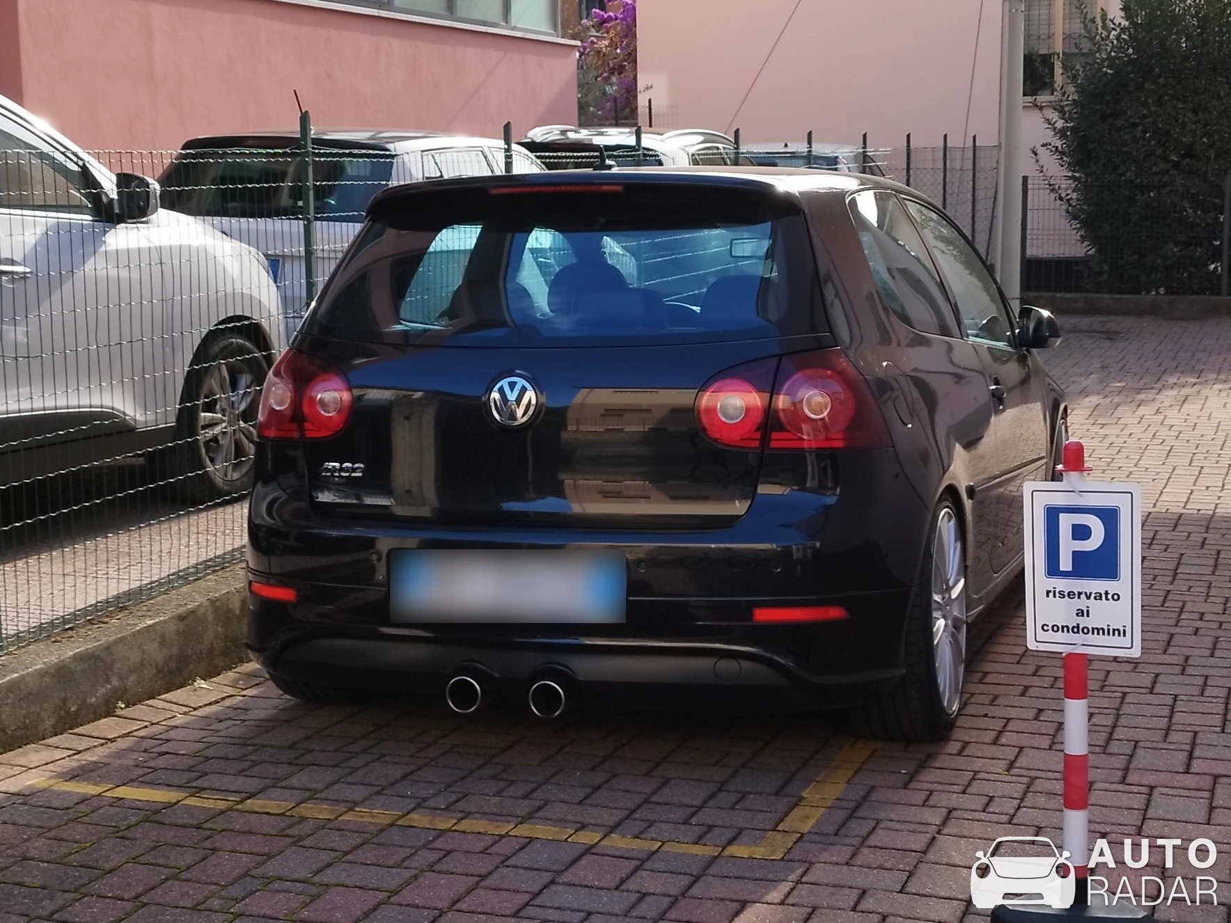 Volkswagen Golf V R32 spotted in Bardolino