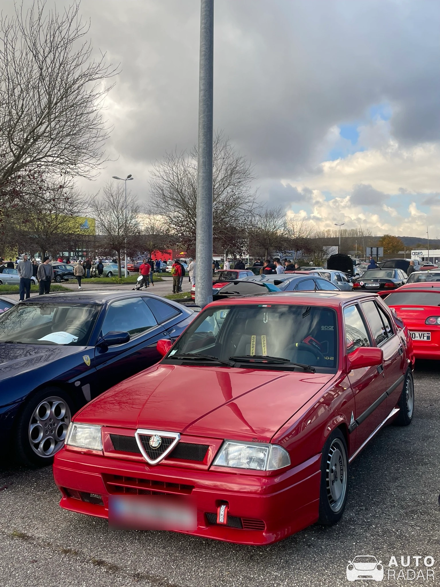 Alfa Romeo 75 3.0 V6 spotted in Moulins-lès-Metz