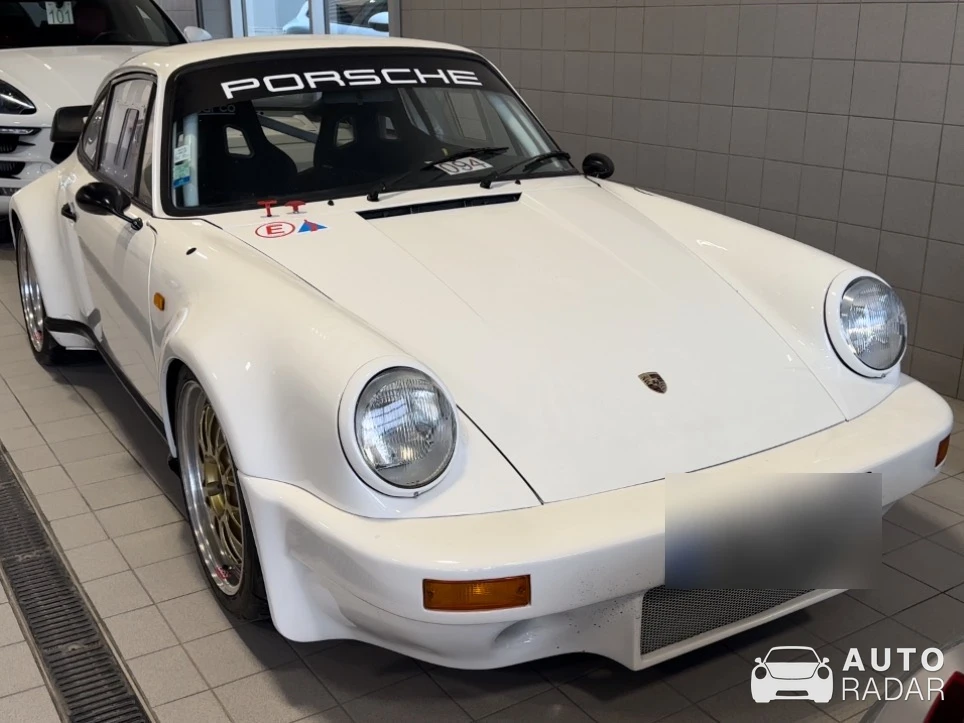 Porsche 930 Turbo spotted in Laval, Canada
