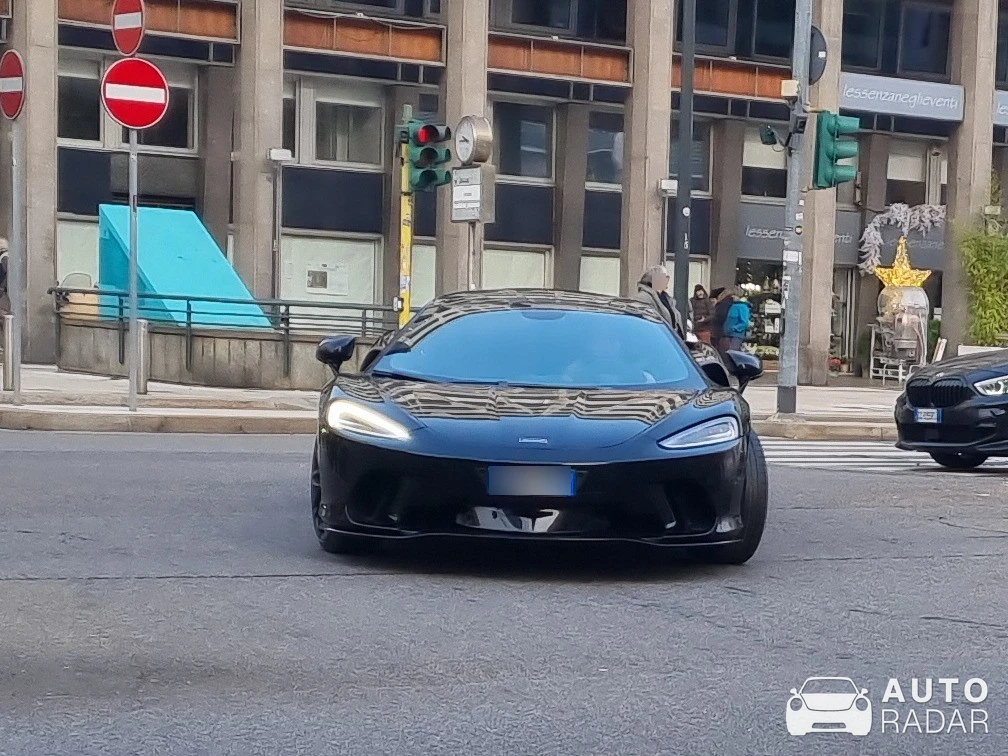 McLaren GT spotted in Milano, Italia