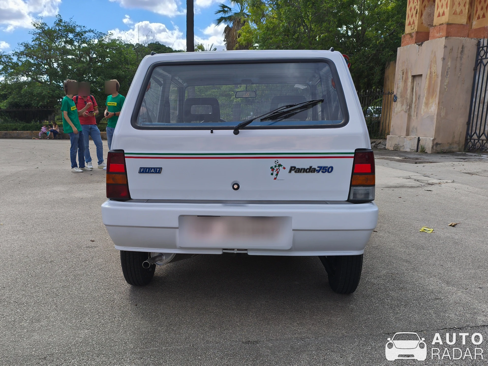 Fiat 750 Vignale Spider spotted in Palermo, Italy