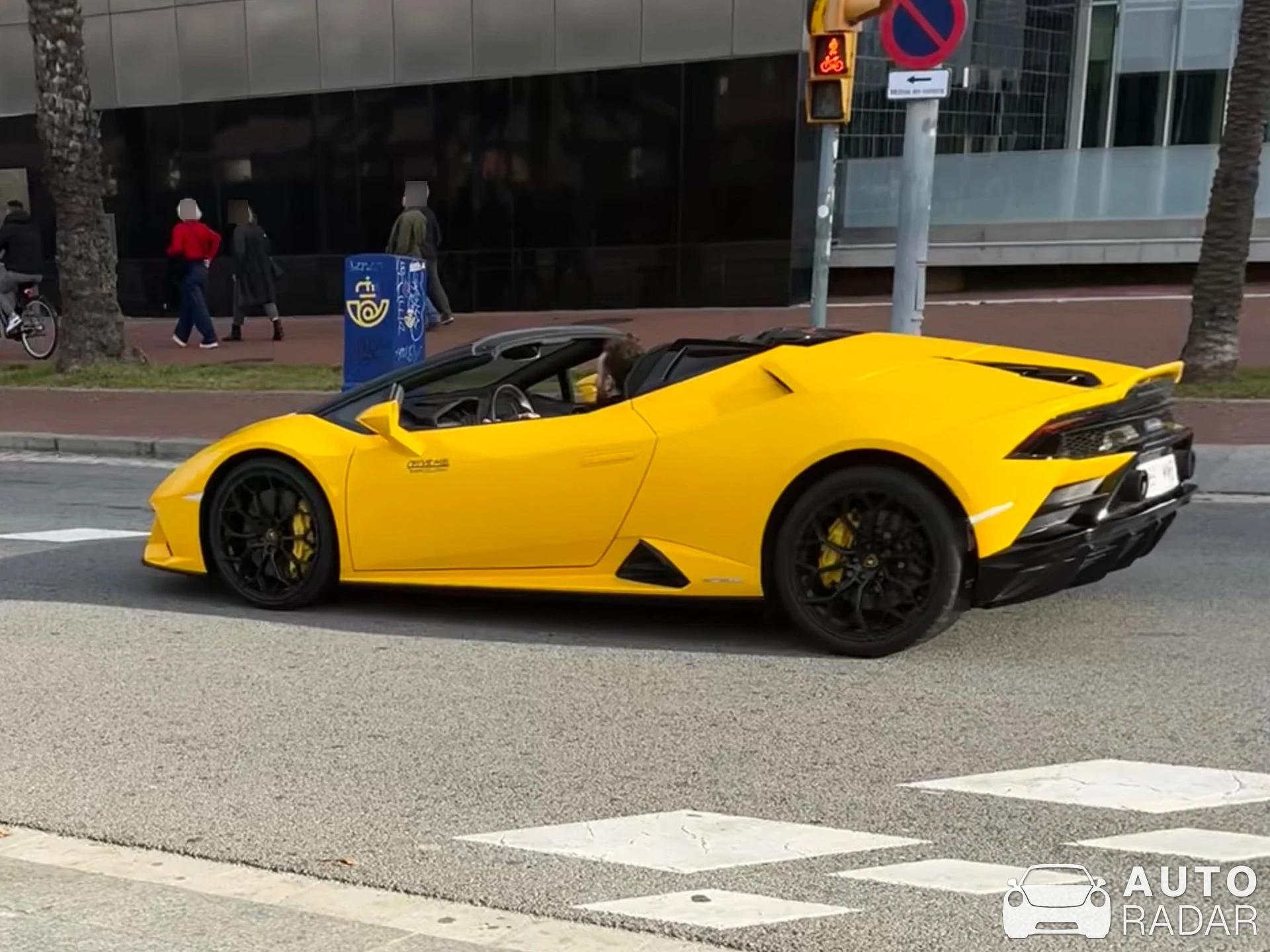 Lamborghini Huracán LP640-4 EVO Spyder spotted in Barcelona, España