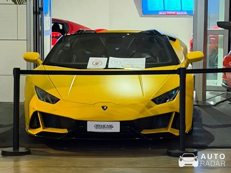 Lamborghini Huracán LP640-4 EVO Spyder spotted in Barcelona, Spain