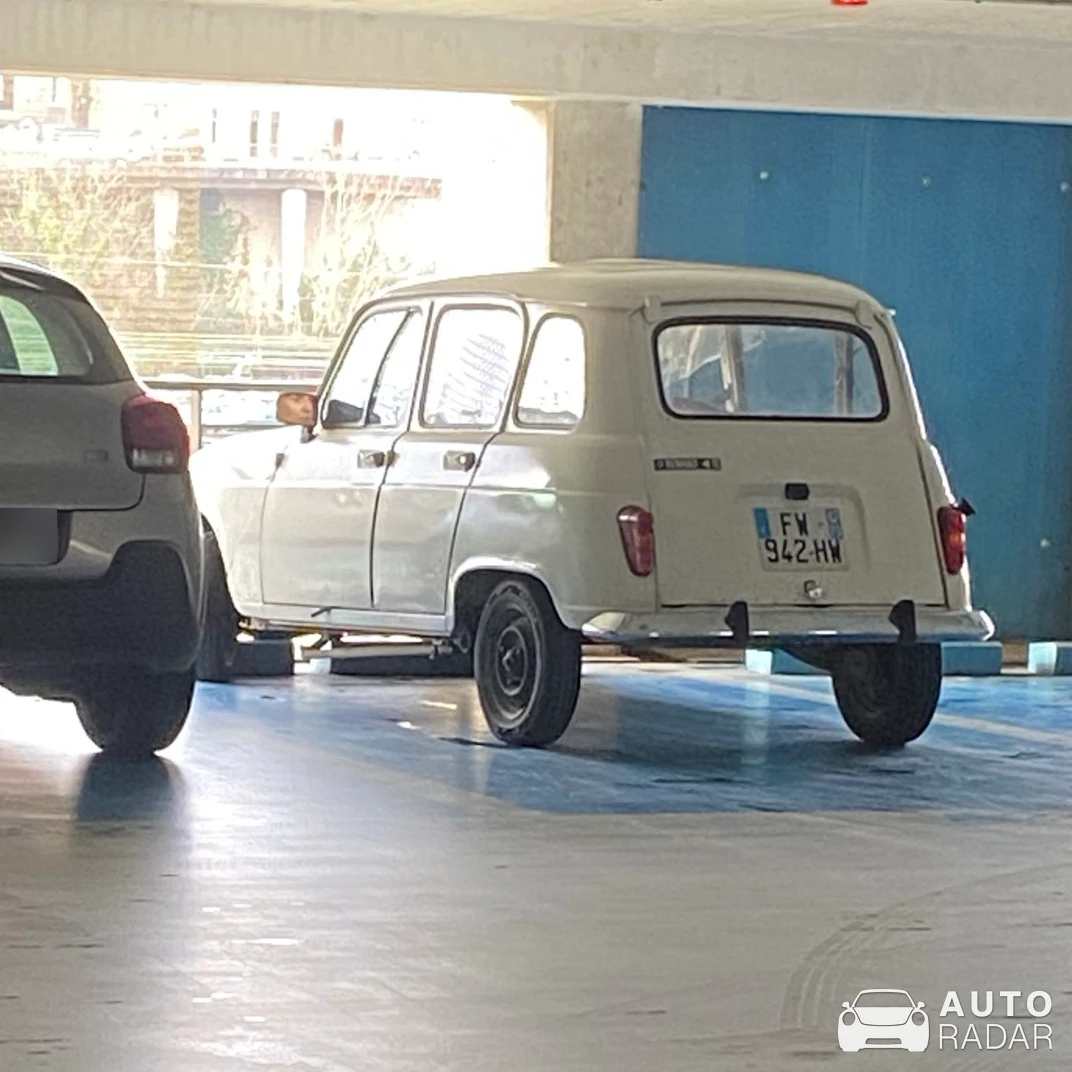 Renault 4L spotted in Poitiers