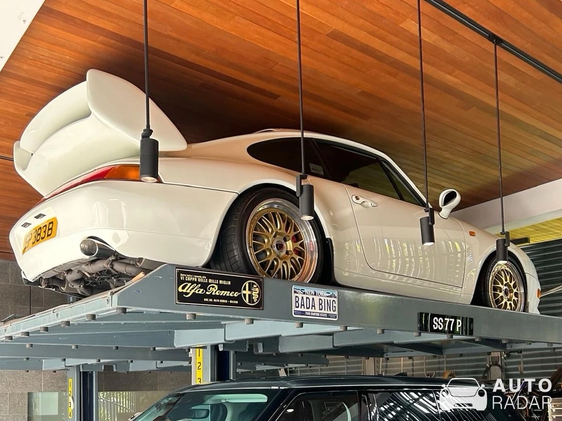 Porsche 993 Carrera RS Clubsport spotted in Singapore