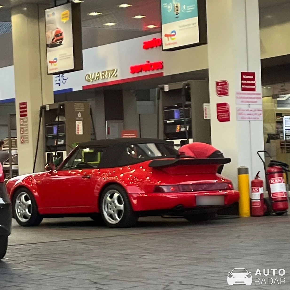 Porsche 964 Turbo 3.3 spotted in Sin El Fil, Lebanon
