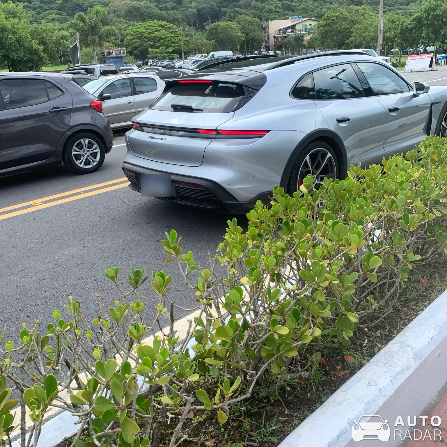 Porsche Taycan 4S Cross Turismo spotted in Balneário Camboriú