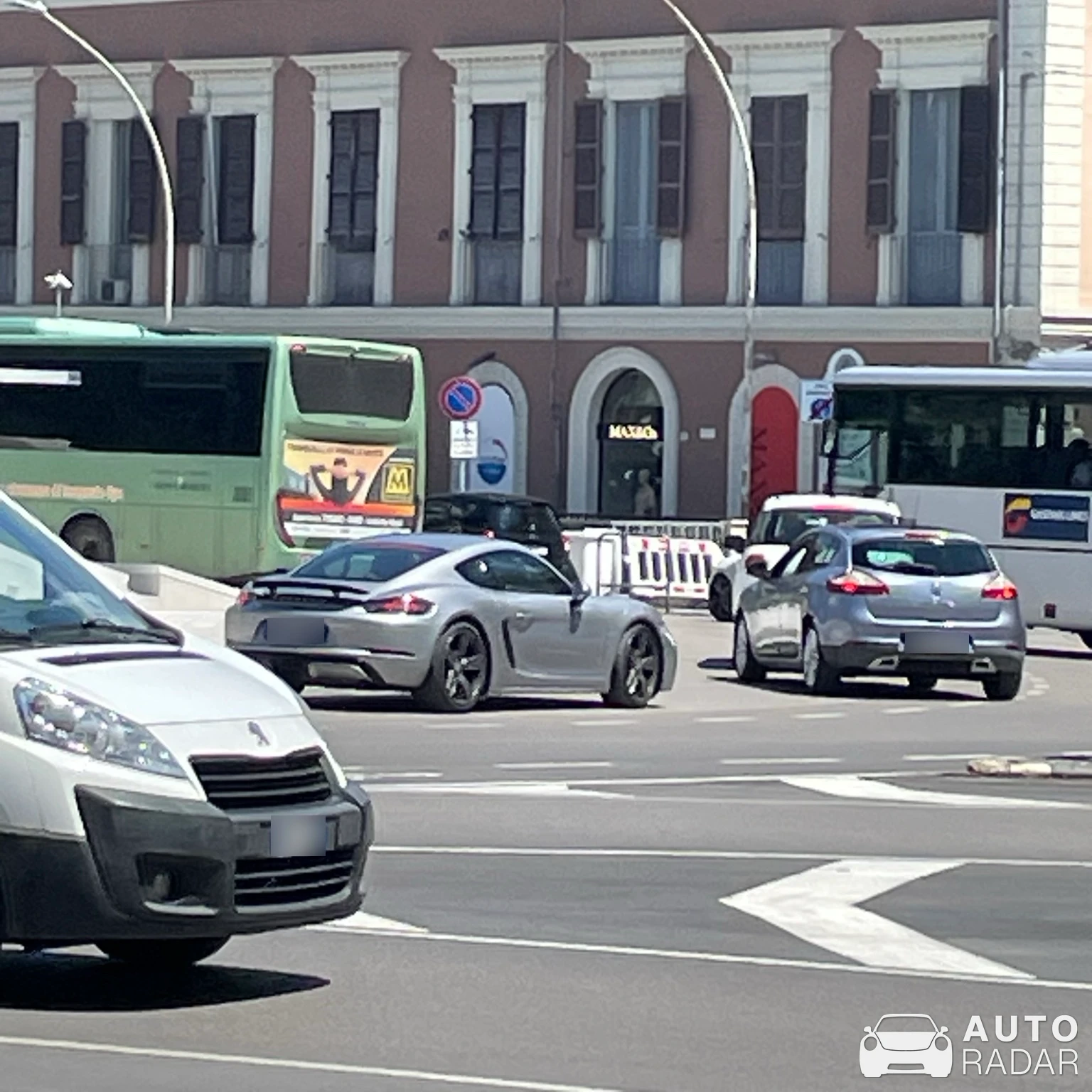 Porsche 718 Cayman spotted in Teramo
