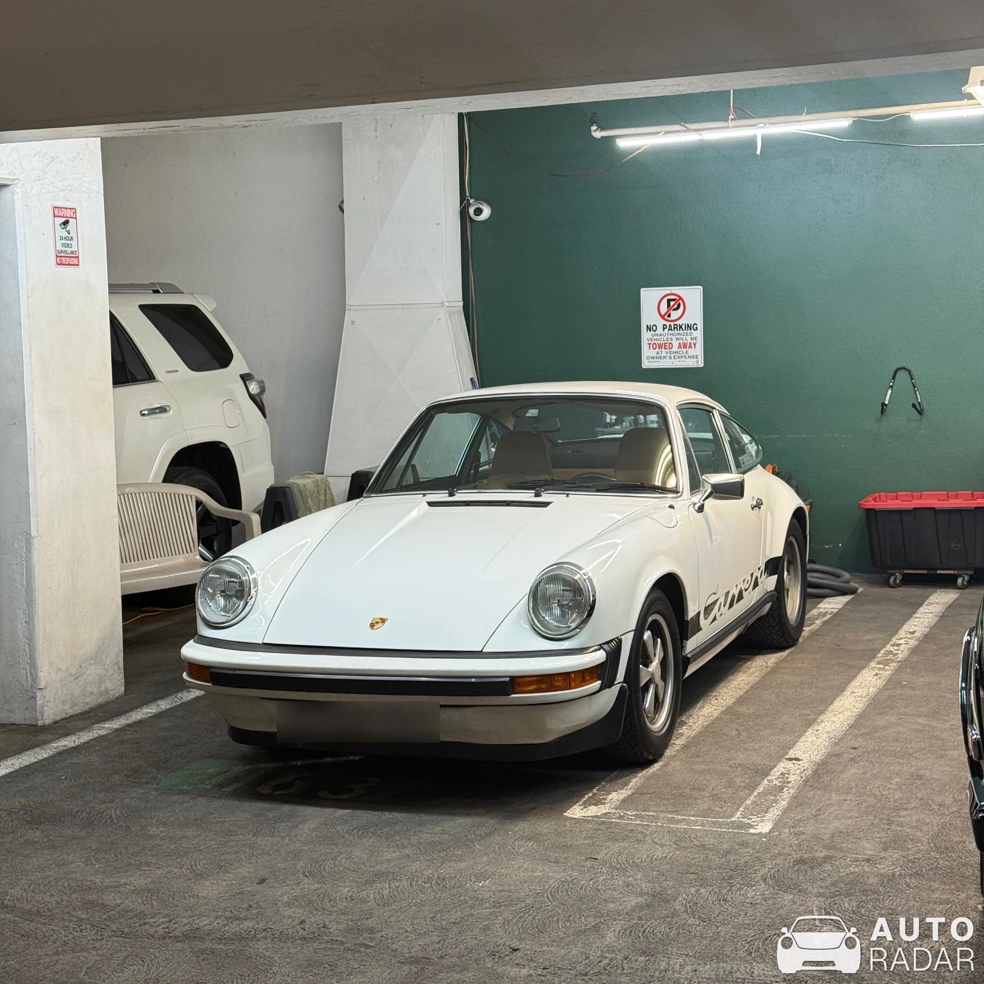 Porsche 911 Carrera 3.2 spotted in Beverly Hills, United States