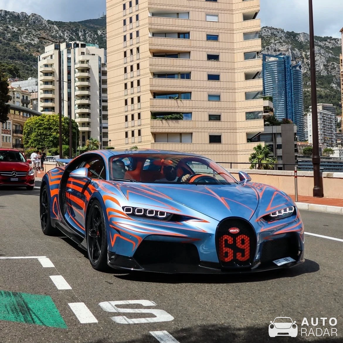 Bugatti Chiron Super Sport Vagues de Lumière spotted in Monaco