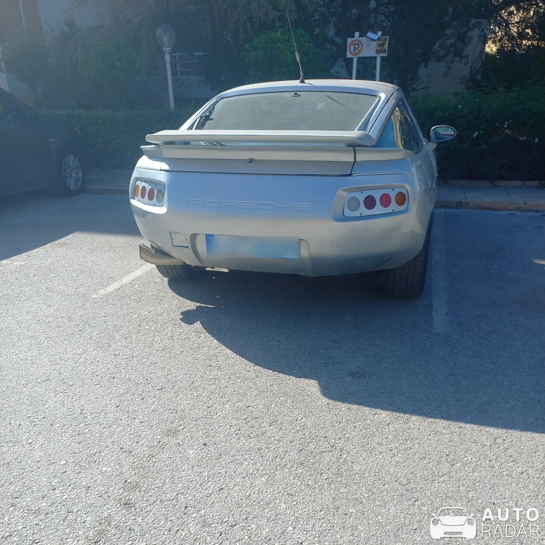 Porsche 928 spotted in Voula, Greece