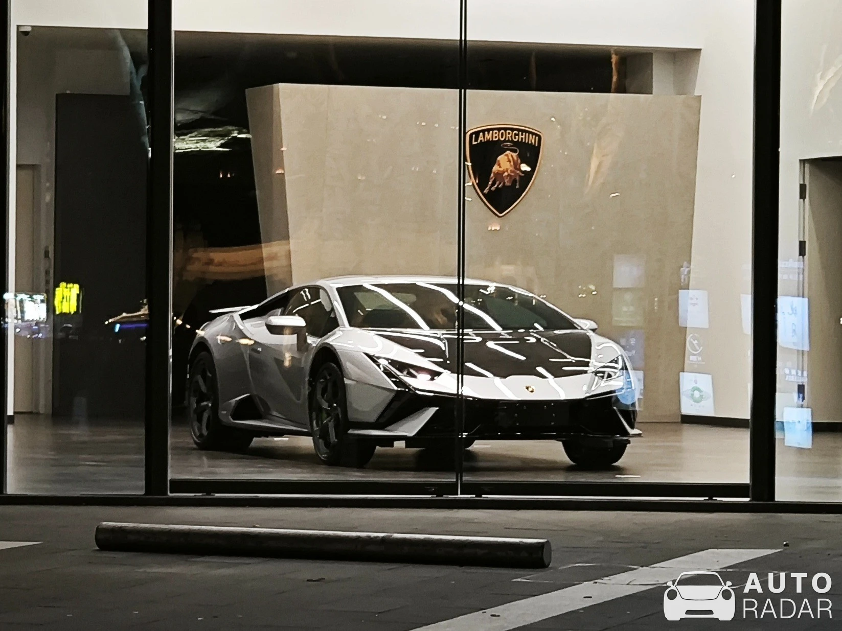 Lamborghini Huracán LP640-2 Tecnica spotted in 广州市, 中國