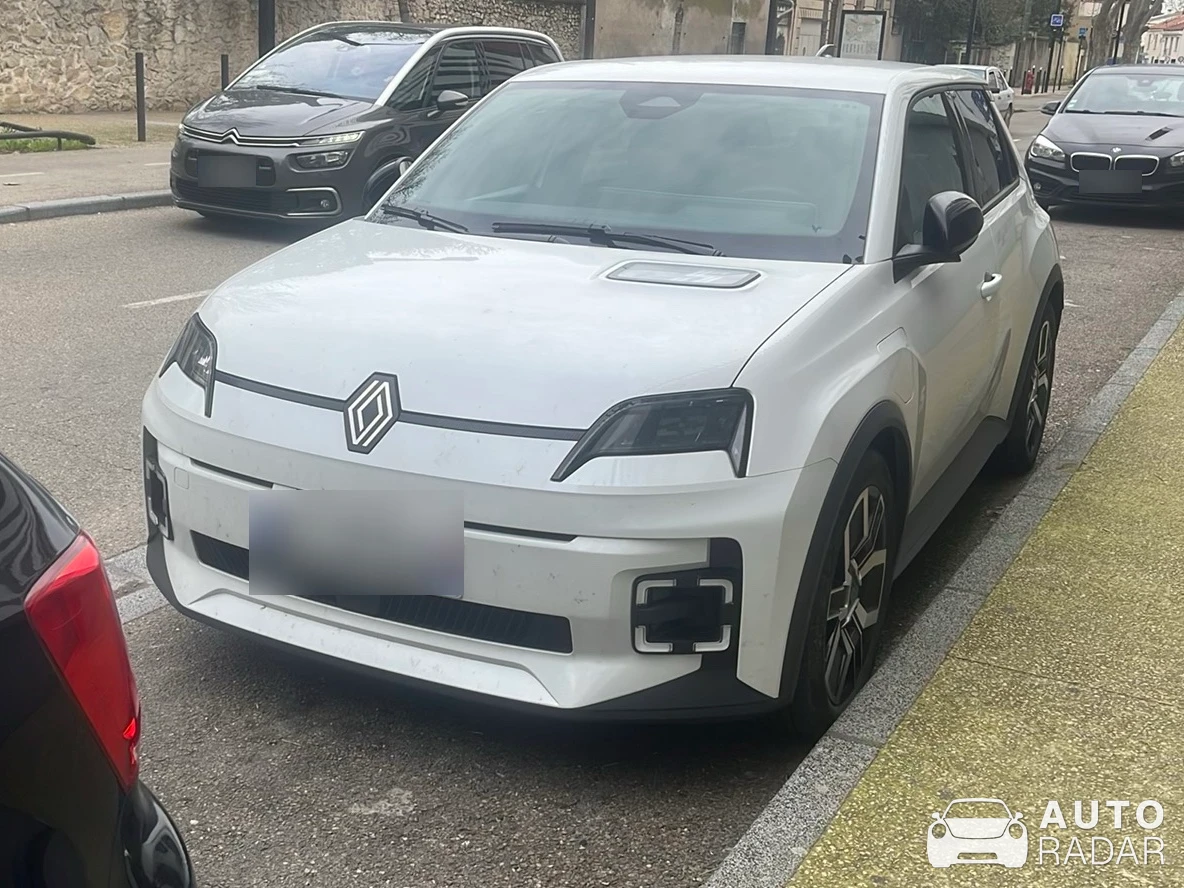 Renault 5 E-Tech spotted in Nîmes