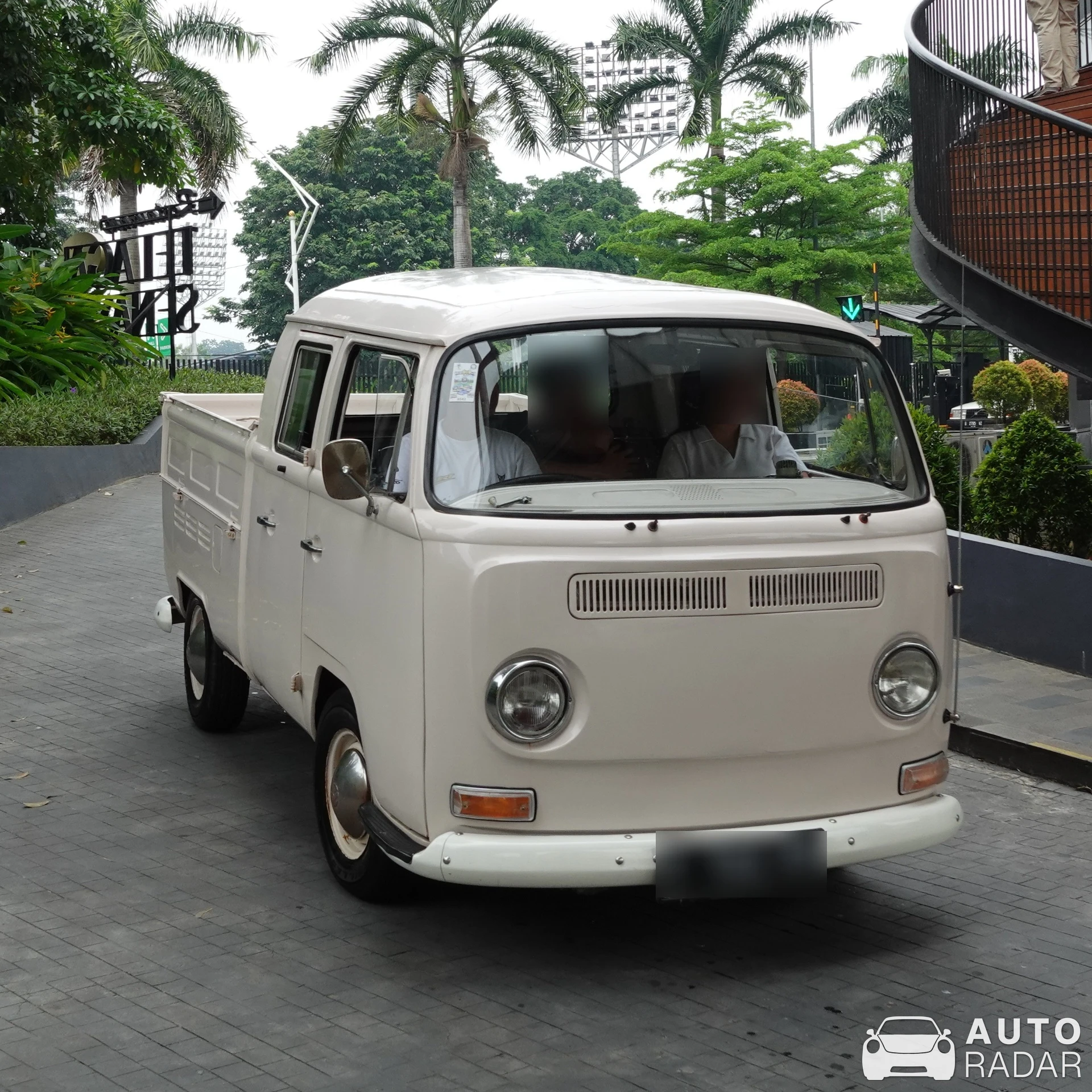 Volkswagen T2 Crew Cab Pickup spotted in Kota Jakarta Pusat, Indonesia
