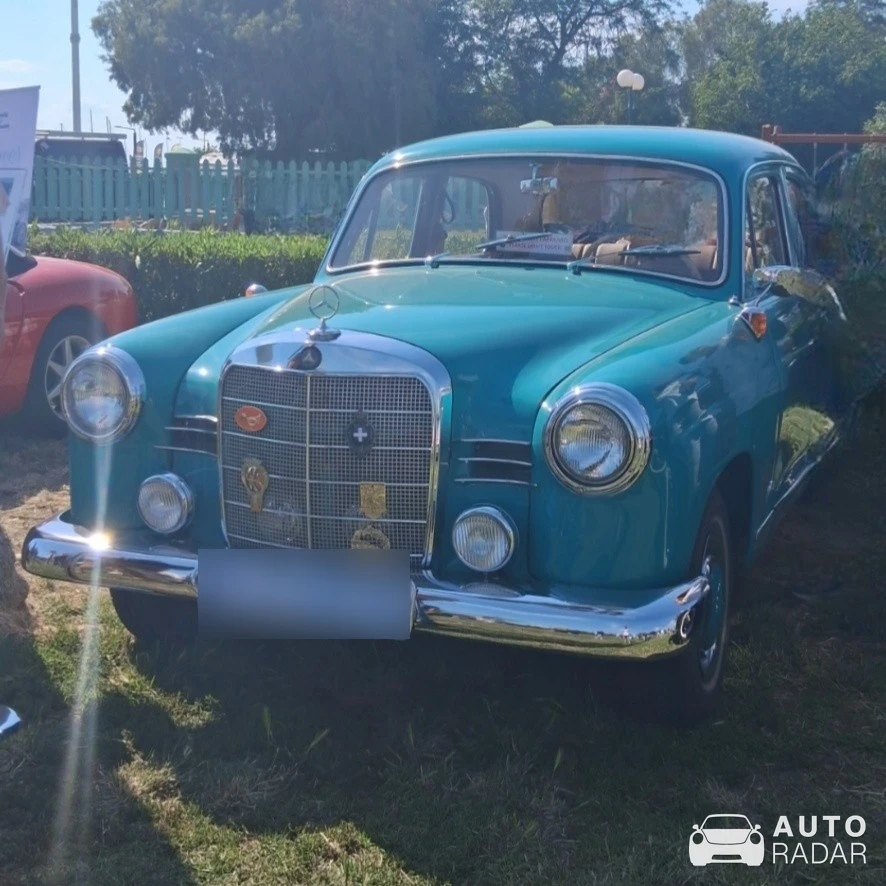 Mercedes-Benz 220 spotted in Alimos