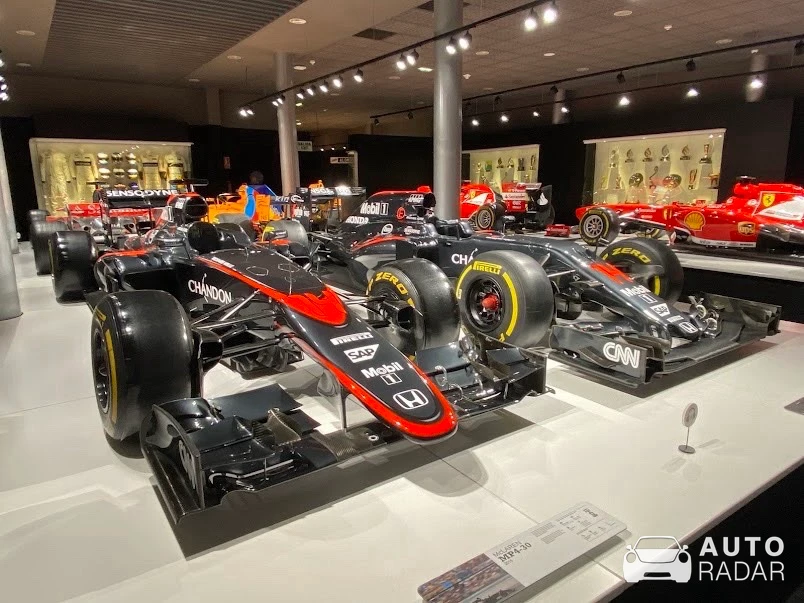McLaren MP4-31 spotted in Campiello, España